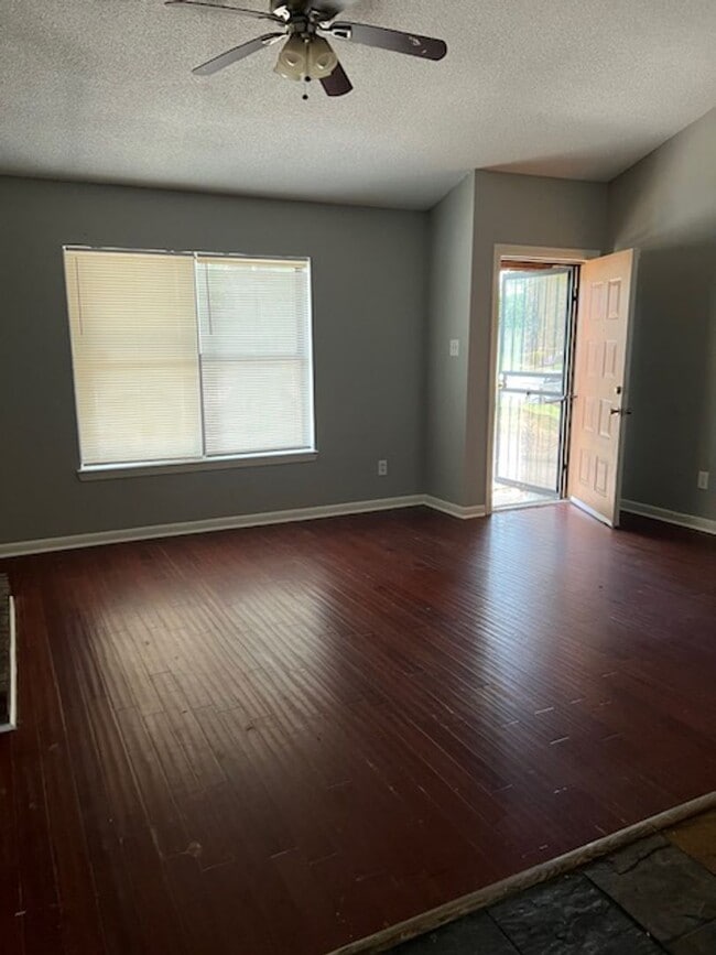 Building Photo - Nice 3 Bed 2 Bath in Spring Valley Area