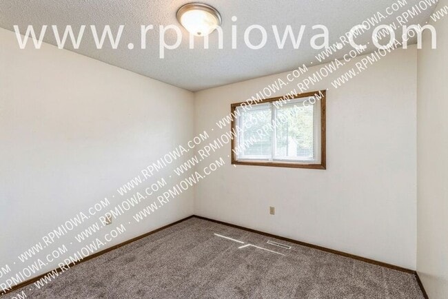 Building Photo - 631 Crystal St