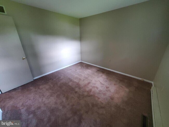 Building Photo - 570 Guldin Rd