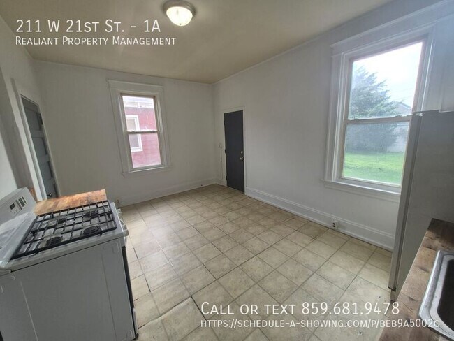 Building Photo - 211 W 21st St