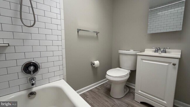 Building Photo - 12611 Biscayne Dr