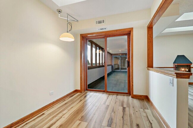 Building Photo - 150 Red Top Dr