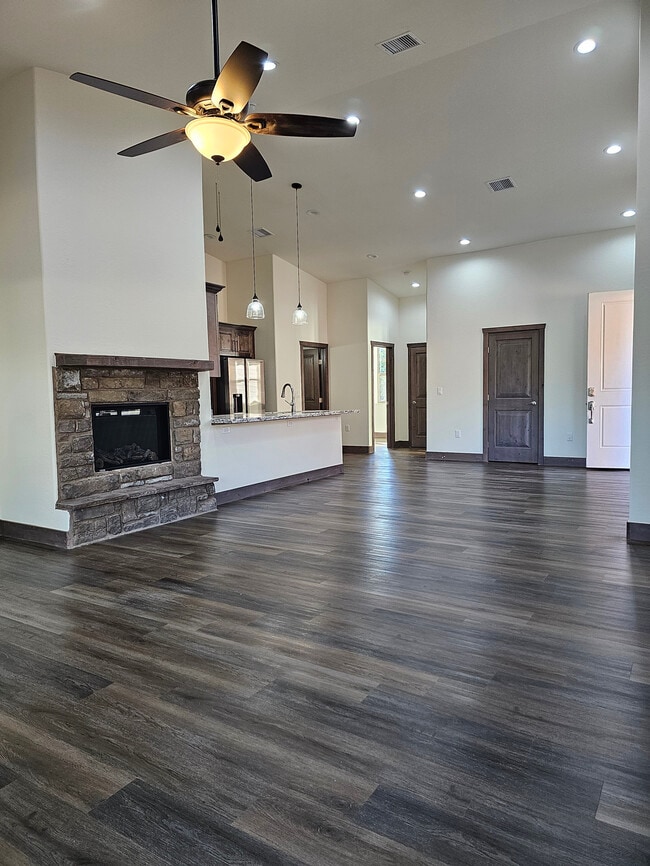 Building Photo - 2870 W Villa Loop