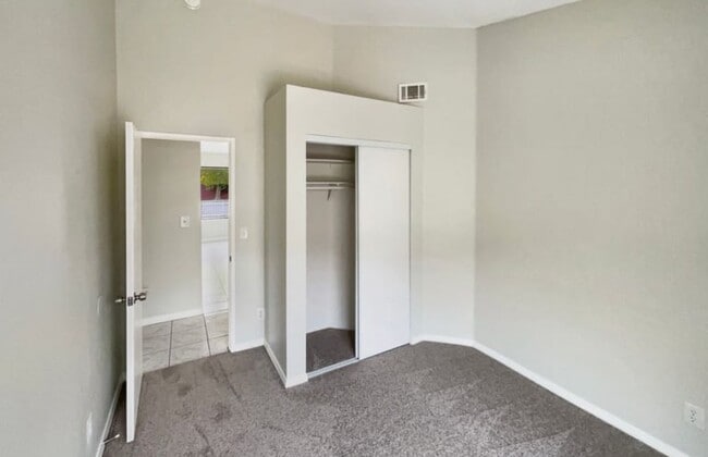 Building Photo - 376 Win Ct