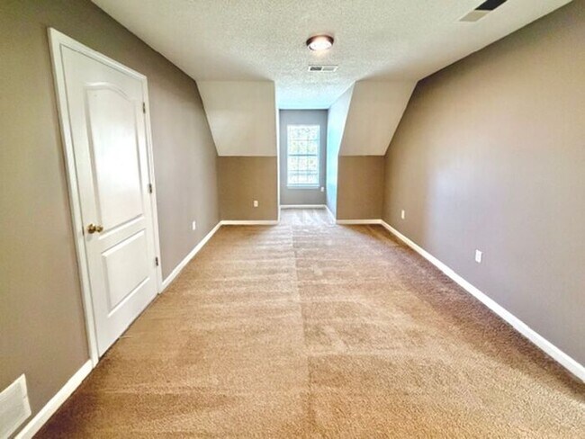 Building Photo - Spacious 3 Bedroom 2 Bath Home With Large Bonus Room Availalbe In Southaven