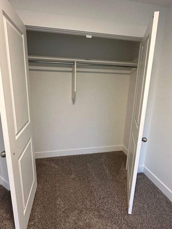 Building Photo - 33 N 460 W