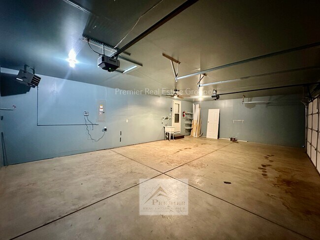 Building Photo - 7190 Lone Eagle Ln