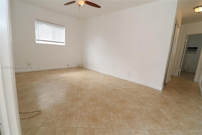 Building Photo - 1708 N 16th Ave