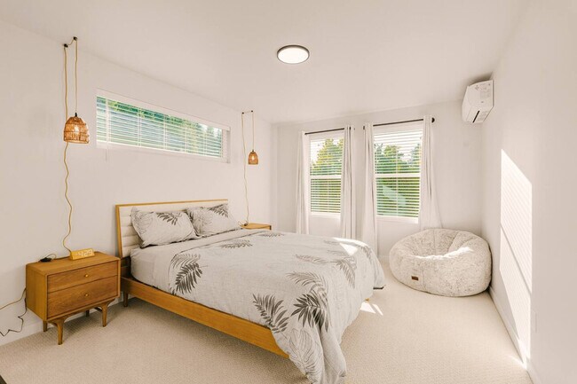 Building Photo - 3202 NW Division St