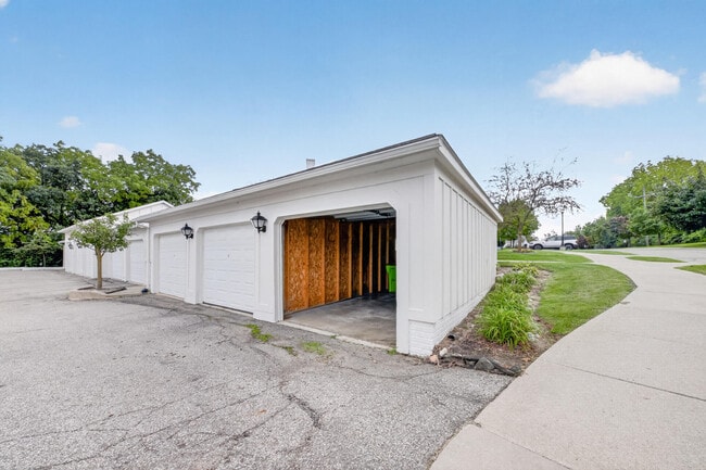 Building Photo - 1105 Joyce Ln