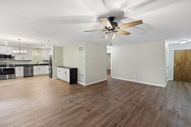 Building Photo - 777 Saturn Dr