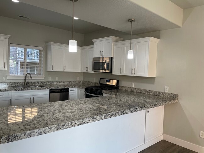 Building Photo - 865 S Aspen Wy