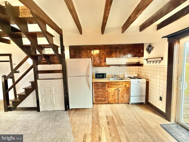 Building Photo - 10622 Belmont Blvd