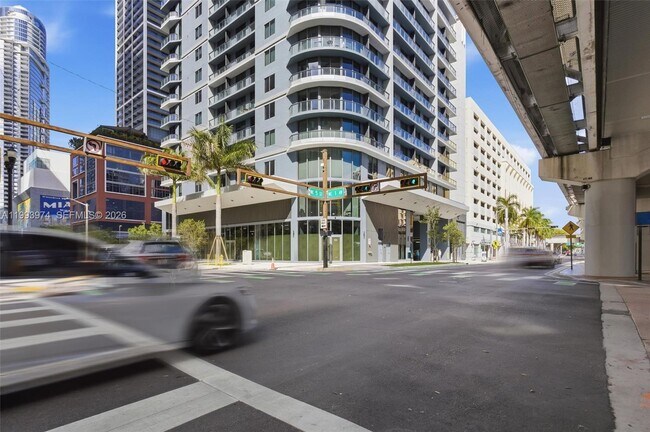 Building Photo - 121 NE 5th St