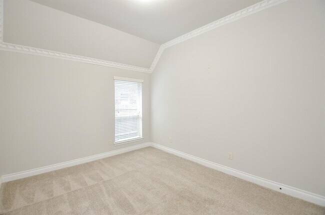 Building Photo - 27011 Cliff Pointe Ln