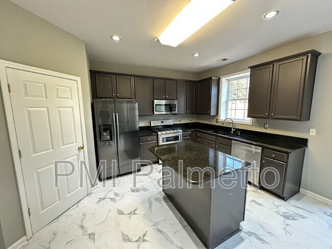 Building Photo - 303 Buckthorne Dr