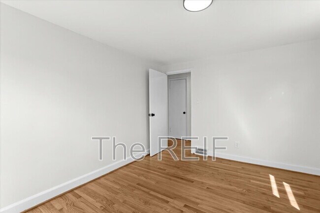 Building Photo - 17421 Quincy St