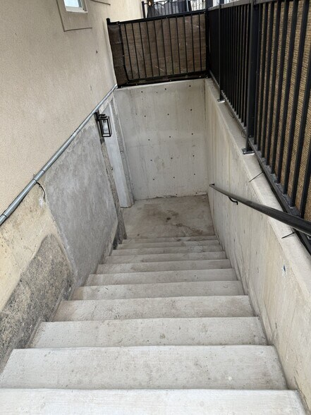 Building Photo - 275 N 600 E
