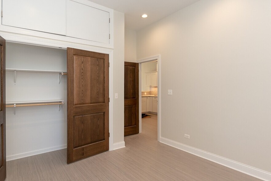 Building Photo - 1637 N Clybourn Ave