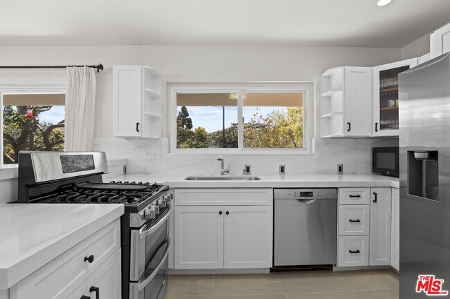 Building Photo - 3200 S Sepulveda Blvd