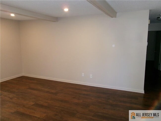 Building Photo - 23 Deerberry Ln
