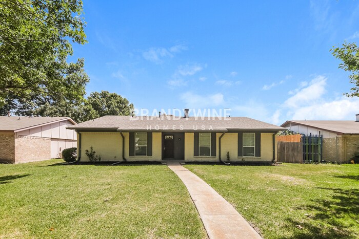 Building Photo - 1821 Whiteoak Dr