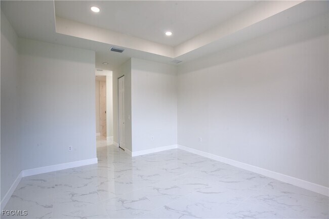 Building Photo - 1227 SE 3rd Ave