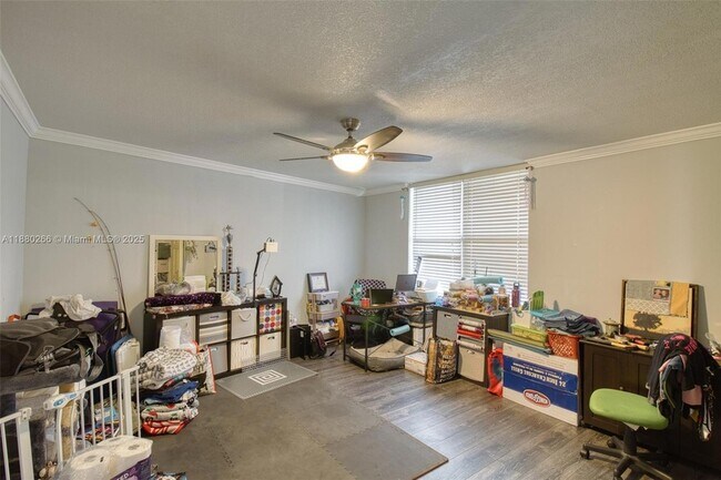 Building Photo - 115 Lake Emerald Dr