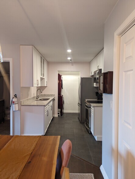 Building Photo - 271 Hildred Dr
