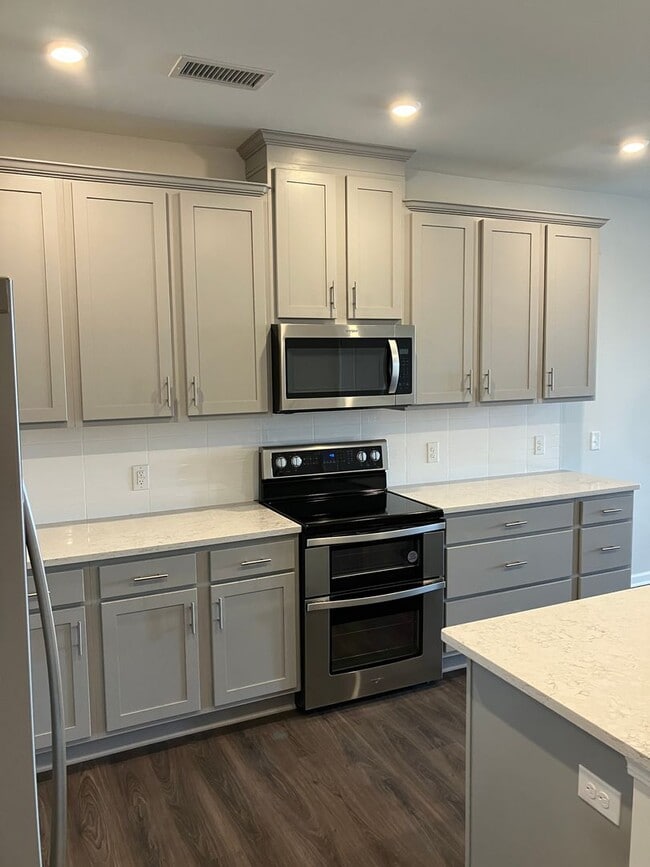 Building Photo - Beautiful lakefront living in Sherrils Ford