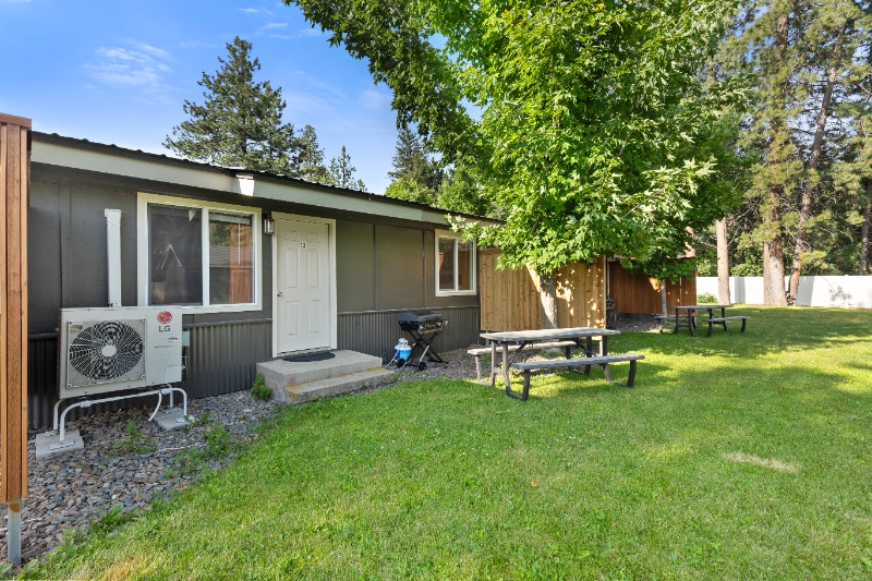 Building Photo - 661 8th Ave E N