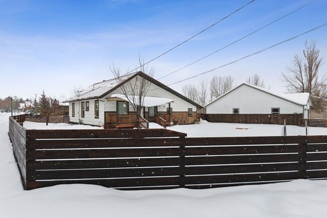 Building Photo - Beautiful Air Home Whitefish