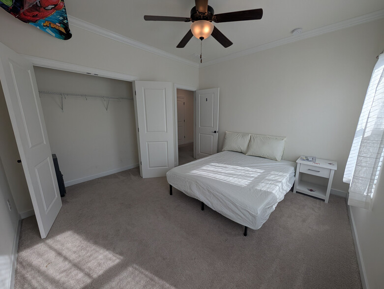 Building Photo - Room in House on Rupell Dr
