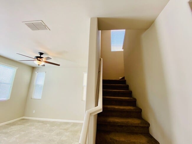 Building Photo - $2,250 DeWolf & Barstow, 3 Bedroom - Joy Dr, Clovis / Community Pool