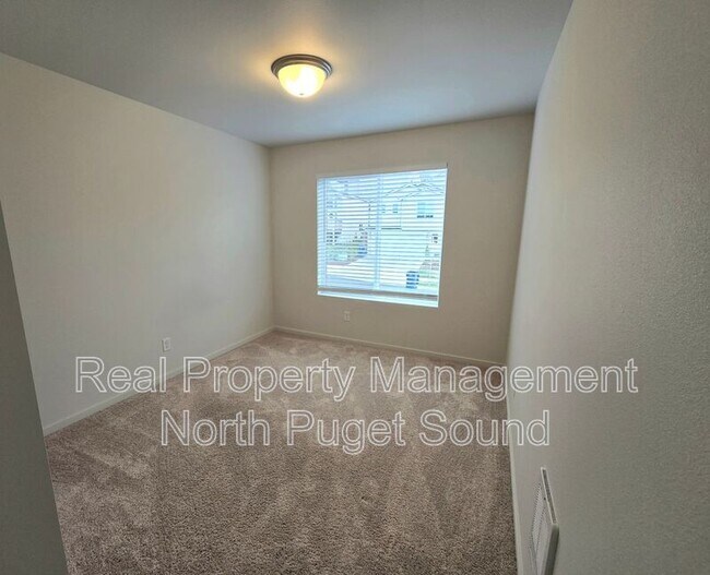 Building Photo - 4306 68th Dr NE