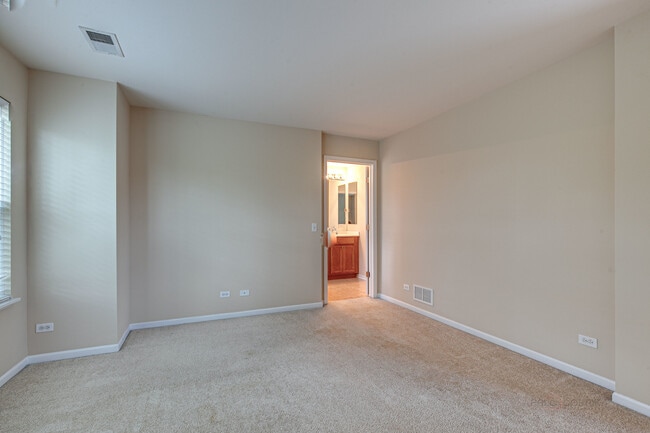 Building Photo - 726 Summit Ln