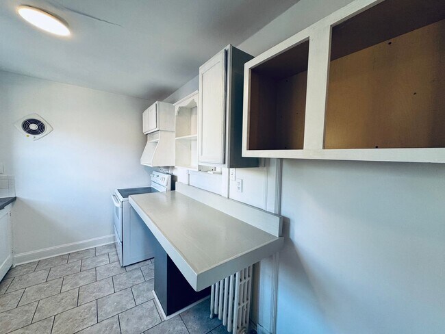 Building Photo - 1104 Toledo Ave