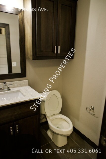 Building Photo - 705 S Jenkins Ave