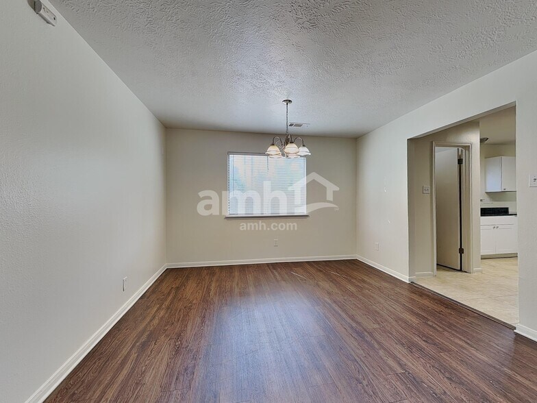 Building Photo - 2738 Springstone Dr