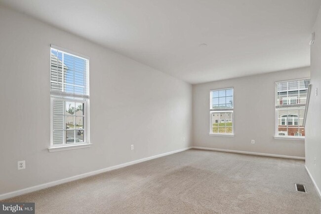 Building Photo - 716 River Crest Way