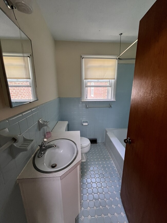 Building Photo - 209 4th St