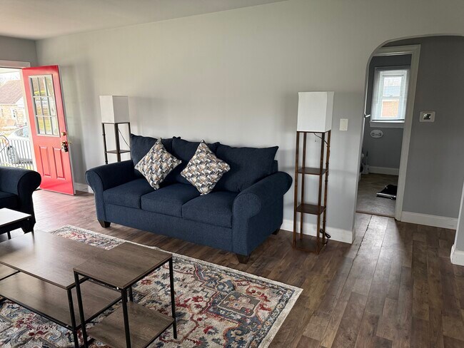 Building Photo - 606 E Main Street Ext