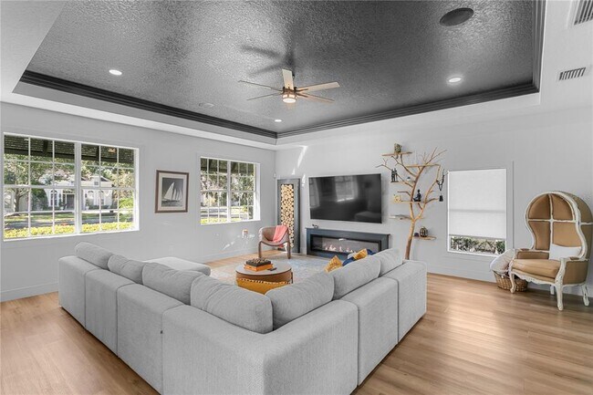 Building Photo - 2107 Branch Hill St