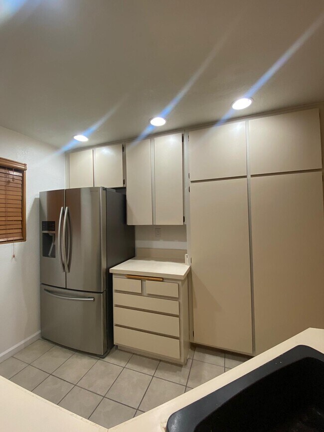Building Photo - 9785 Mesa Springs Way