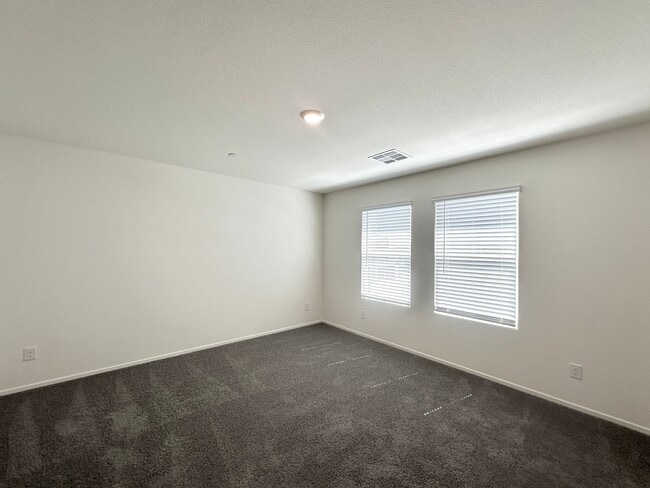 Building Photo - Decatur & Serene