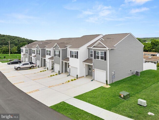 Building Photo - 37 Wisdom Ln