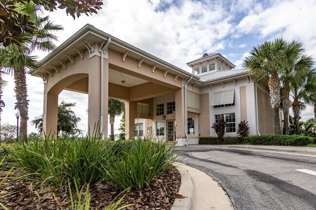 Building Photo - Beautiful Waterfront Home (4/3.5) in Grove...