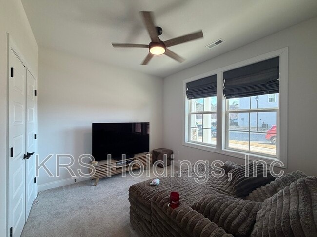 Building Photo - 2027 Melbourne St