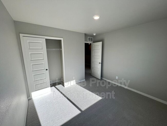 Building Photo - 1353 Reynolds St