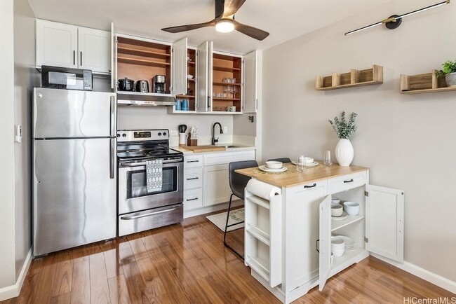 Building Photo - 2345 Ala Wai Blvd